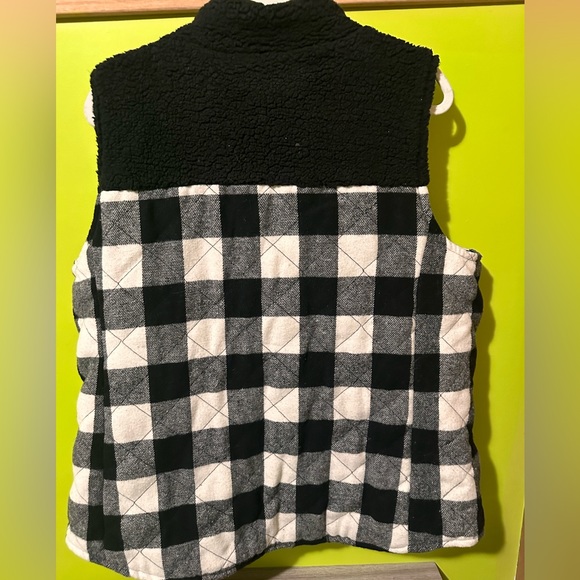 Maurices XXL Black, Gray and White Buffalo Plaid Vest with Sherpa top - Picture 4 of 4